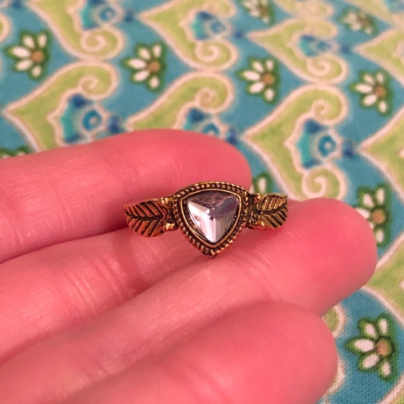 Golden Leaf With Rhinestone Diamond Shape Design Ring - Picture 7 of 11